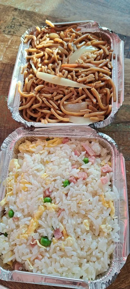 Riz Cantonnais Et Nouilles Sautées Aux Légumes
